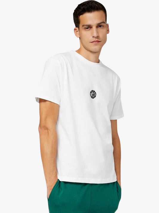 Remera New Balance Hoops Fund Graph Blanco