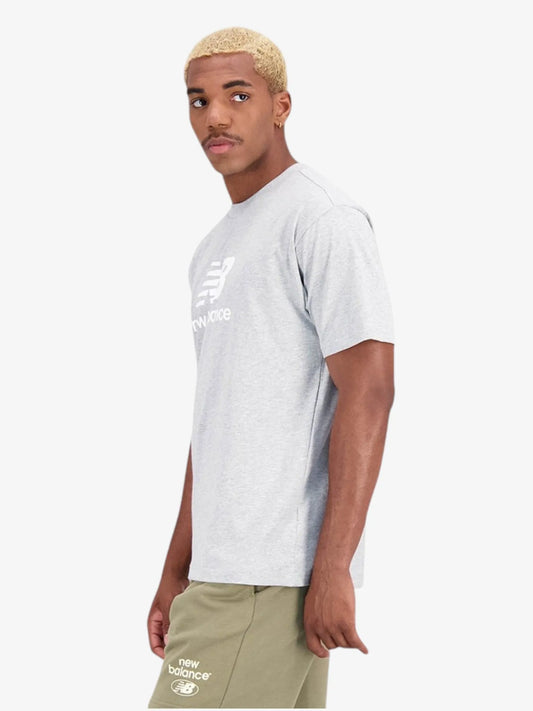 Remera New Balance Essentials Stacked Gris Claro