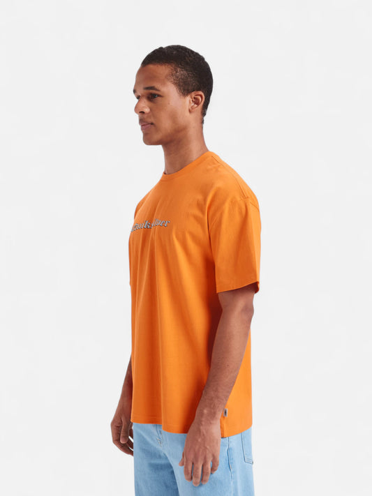 Remera Quiksilver Mercury Chrome Oldenglish Naranja
