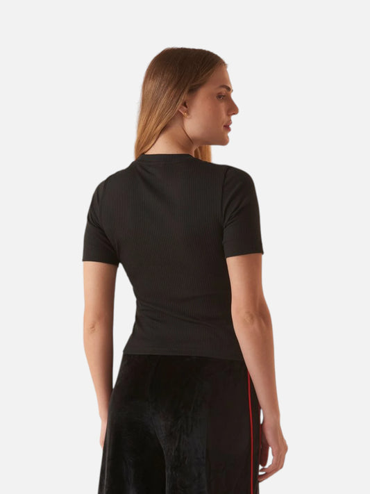 Remera Mujer Fila Regular Essentials Canelada Negro