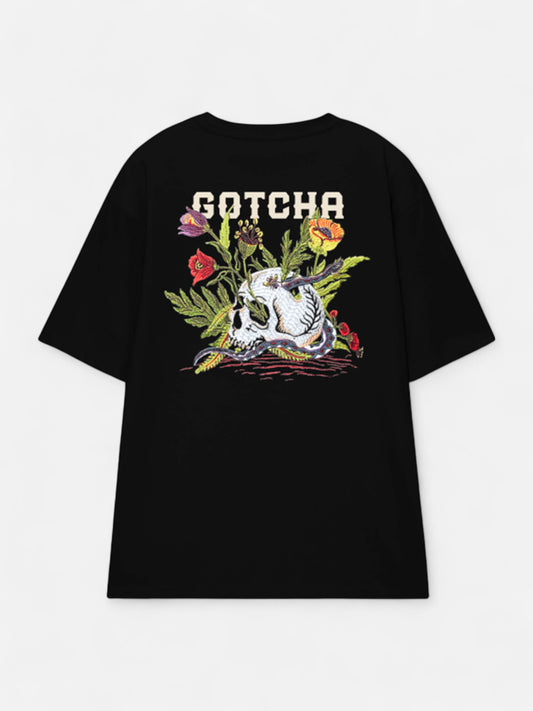 Remera Gotcha Flowered Skull Oversize Negro