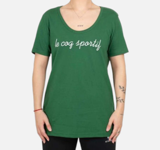 Remera Le Coq Sportif Bat Italics Mujer Tee Verde