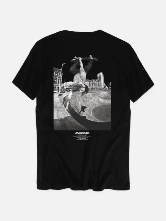 Remera Familyarg® Memorias Fotograficas L. Tripodi Negro