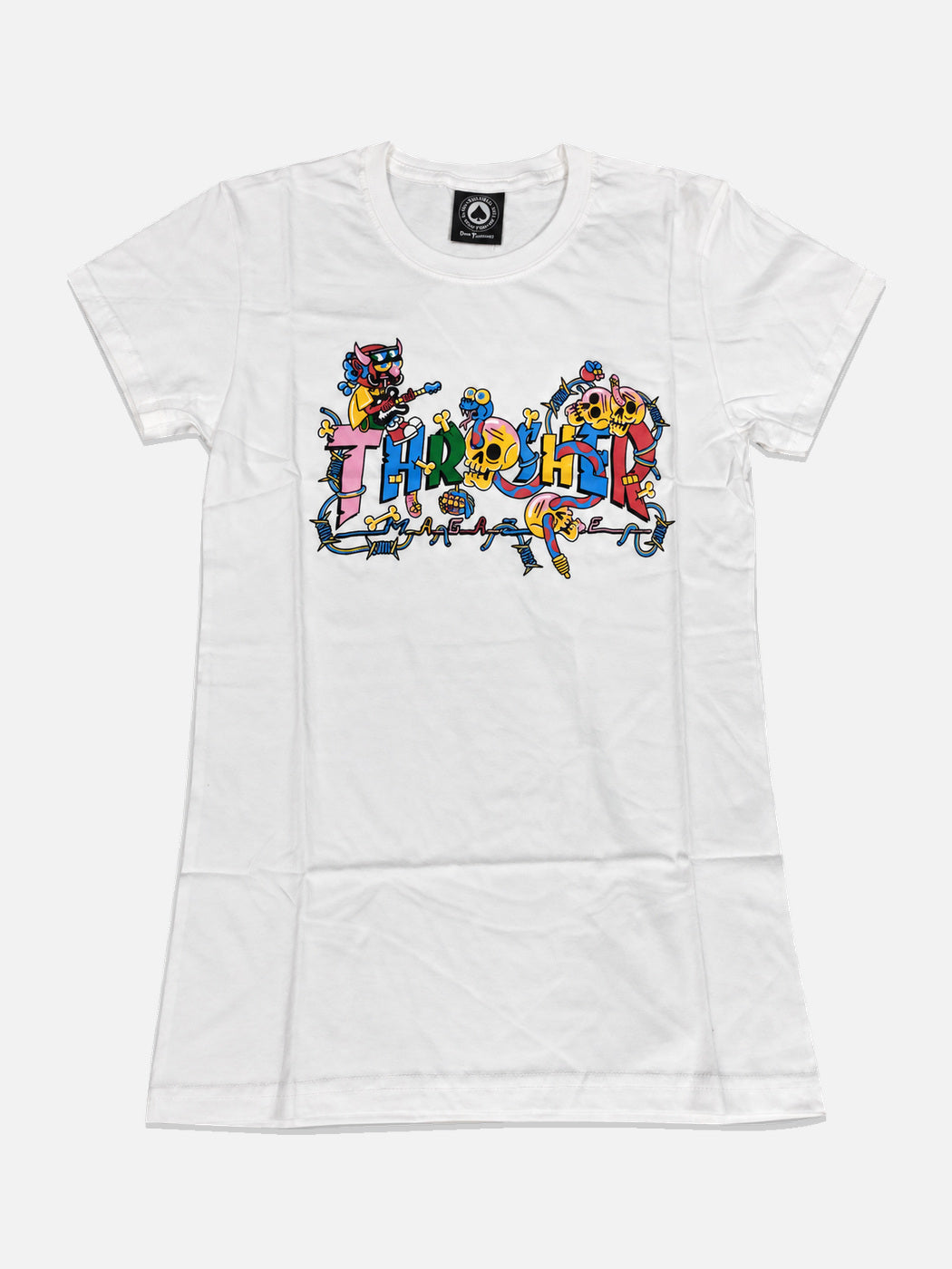 Remera Thrasher Devil Music Mujer Blanco, vista frontal sobre fondo gris claro