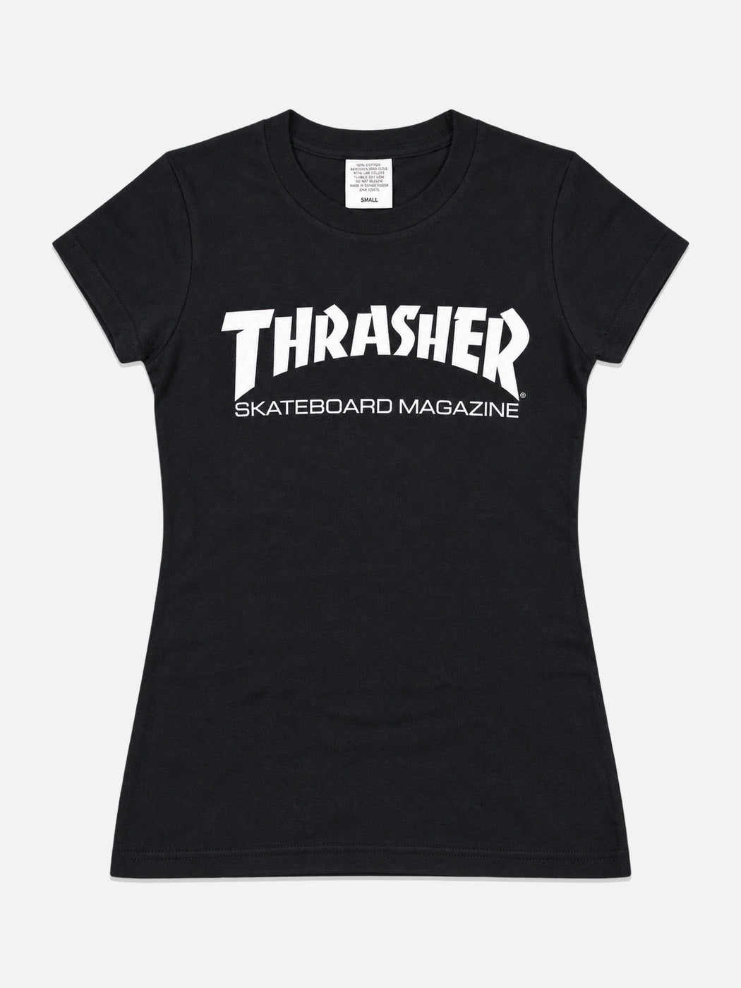 Remera Thrasher Skatemag Mujer Negro, vista frontal sobre fondo gris claro