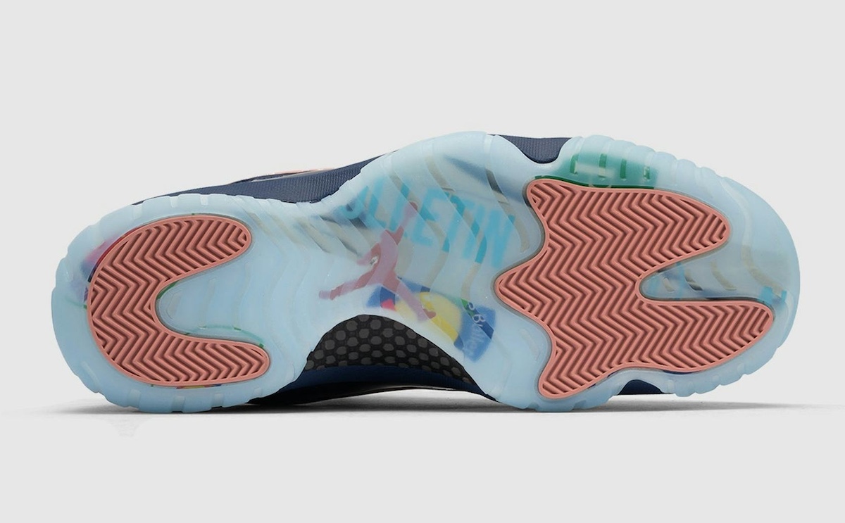 Suela de la APB x Air Jordan 11 Low Made for Locals, translúcida celeste con gráficos de colores debajo y tacos de tracción rosados
