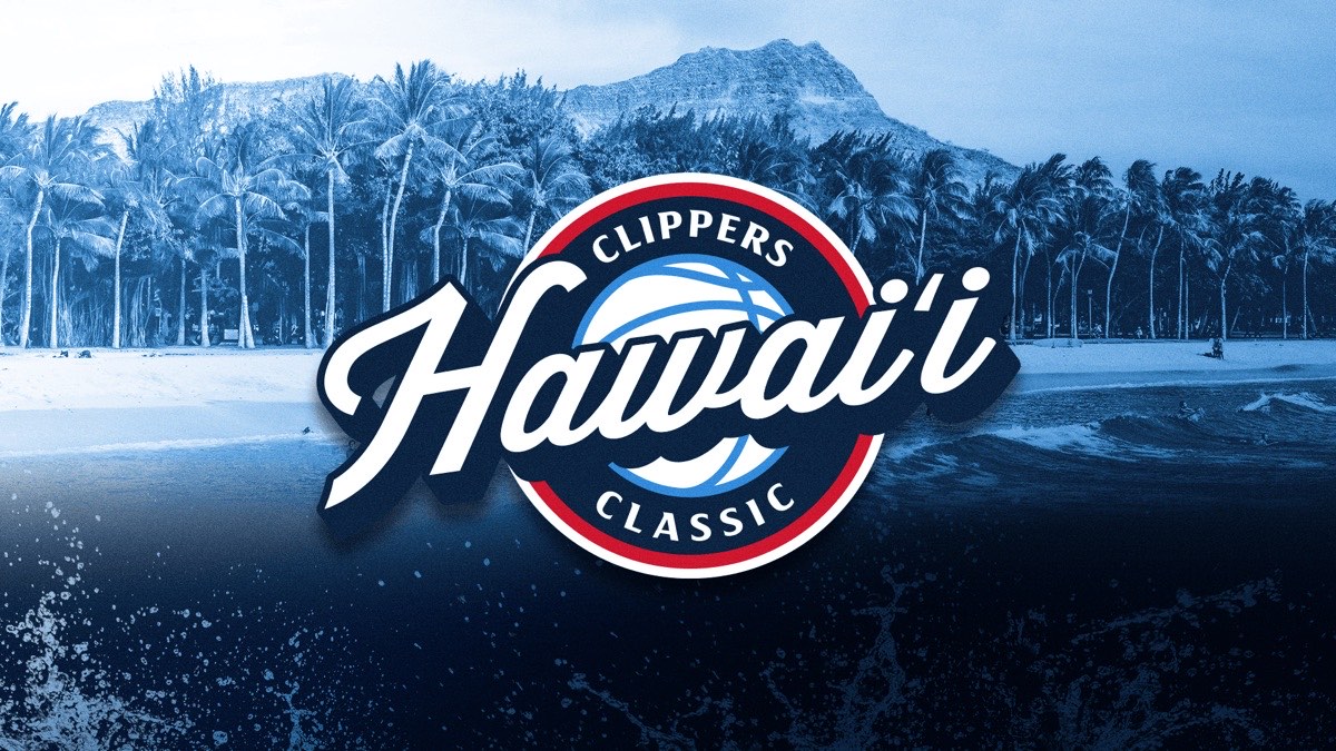Logo del Clippers Hawai'i Classic sobre una playa de Oahu con palmeras y el Diamond Head de fondo, gráfica oficial de los Clippers