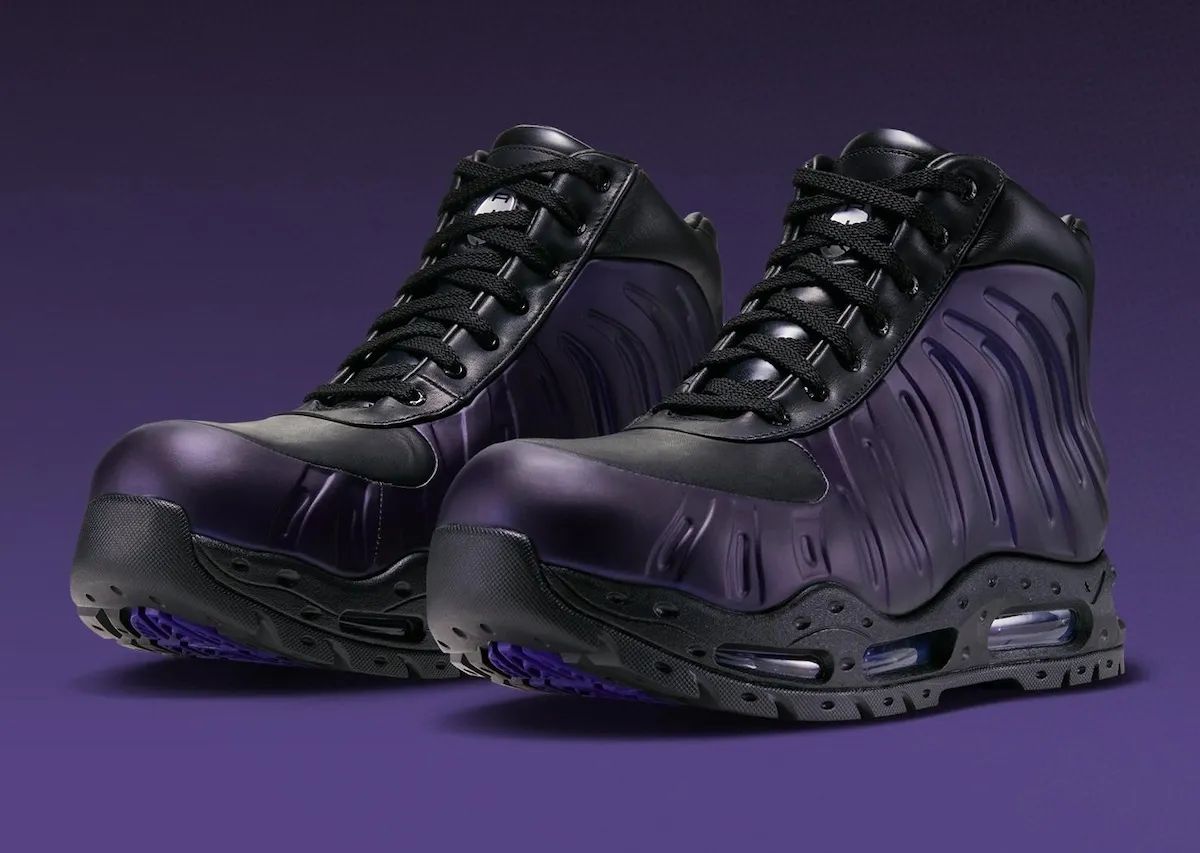 Par de Nike Air Max Foamdome Eggplant con carcasa violeta y cuero negro, sobre fondo violeta