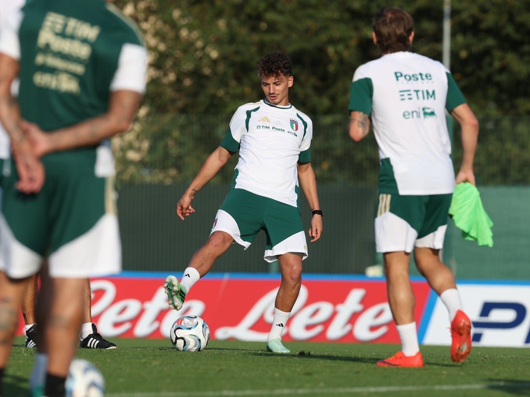 Jugadores de Italia durante el entrenamiento en Casteldebole, en Bologna, antes del partido con Turquía (foto: prensa oficial de la FIGC)