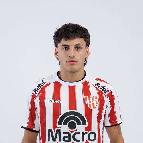 Jeremías Lázaro posa con la camiseta titular de Instituto en la foto oficial del plantel 2026, foto de archivo (foto: prensa Instituto)