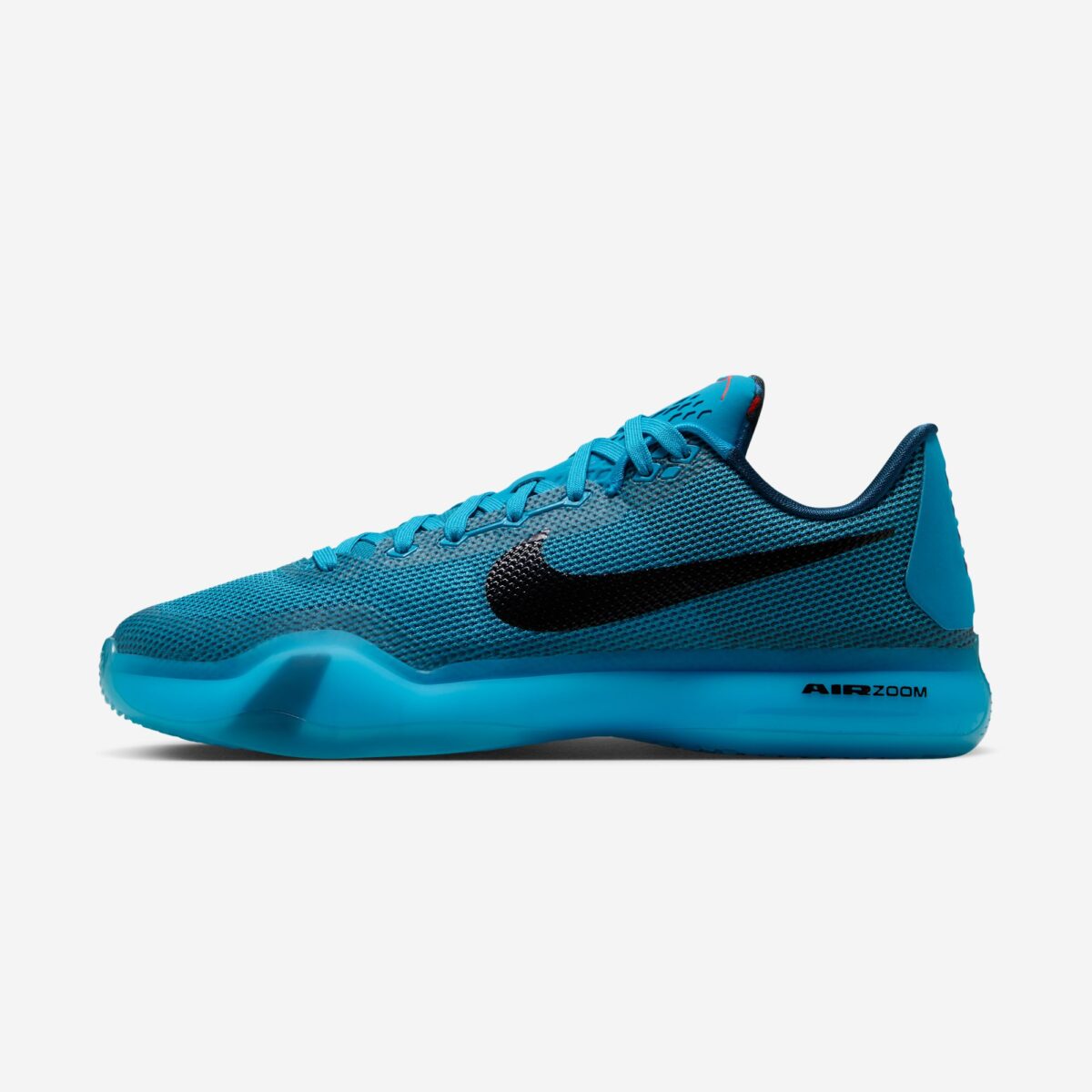 Lateral externo de la Nike Kobe 10 Protro 5AM Flight con malla azul, Swoosh negro y mediasuela azul translúcida