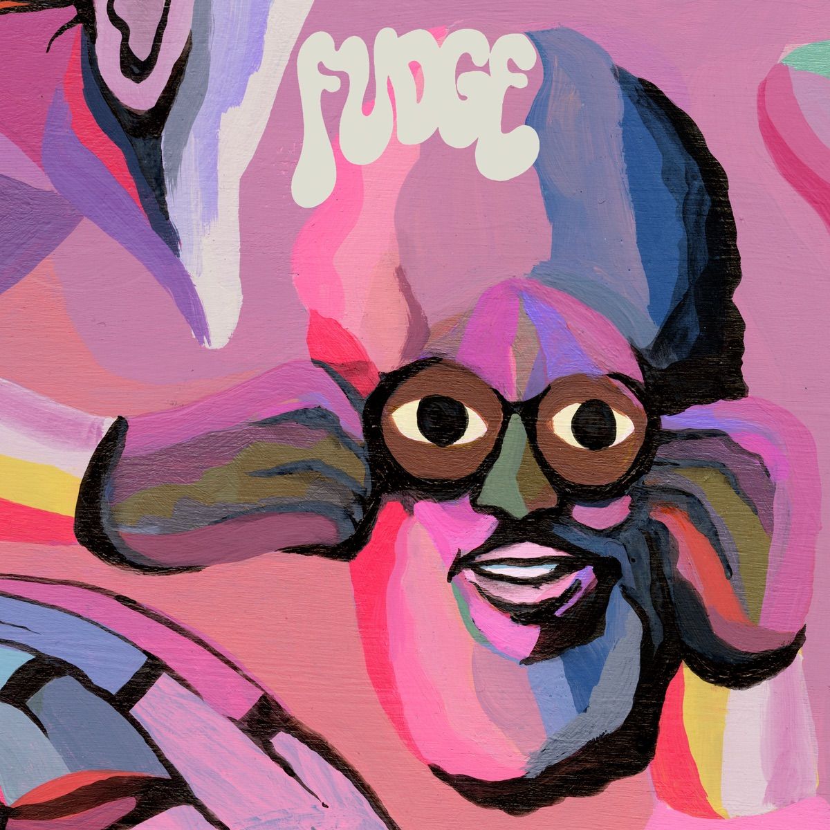 Portada de «FUDGE»: una pintura de colores rosa, violeta, celeste y amarillo con una cara de anteojos redondos en el centro y la palabra «FUDGE» en letras blancas arriba